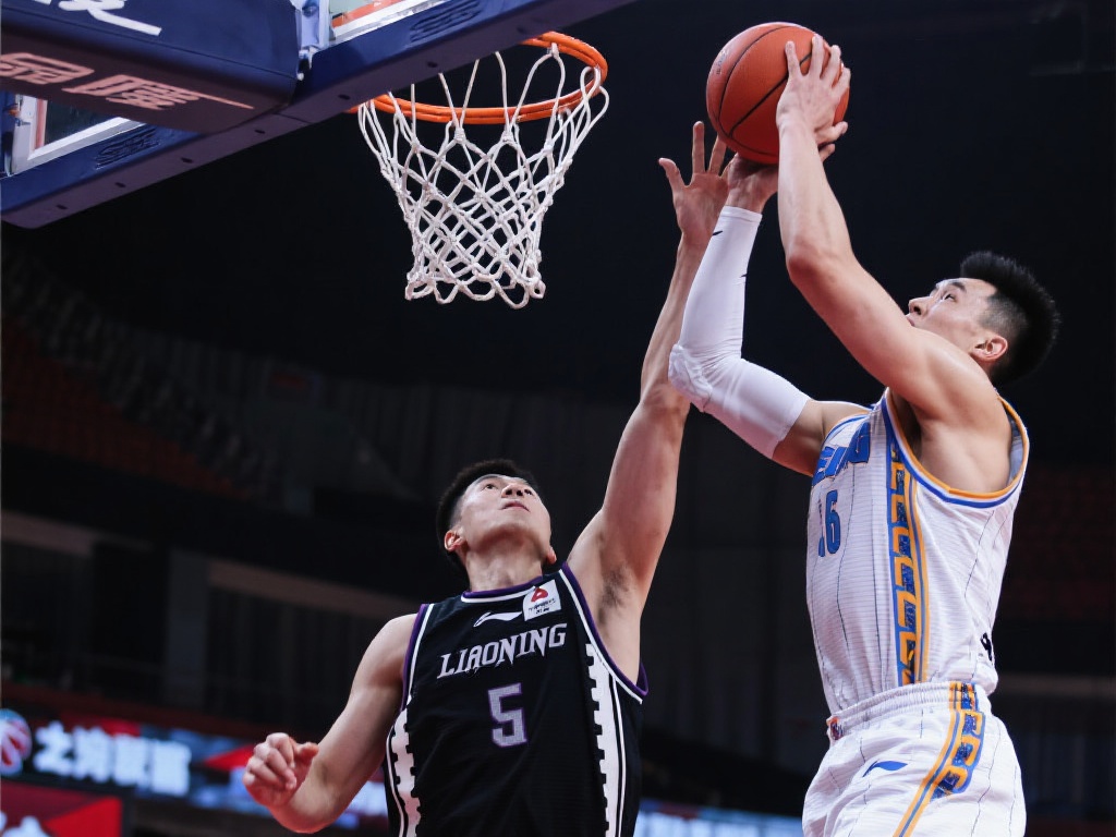 周琦盛赞队友：9个前场篮板！艾特翟晓川展现实力